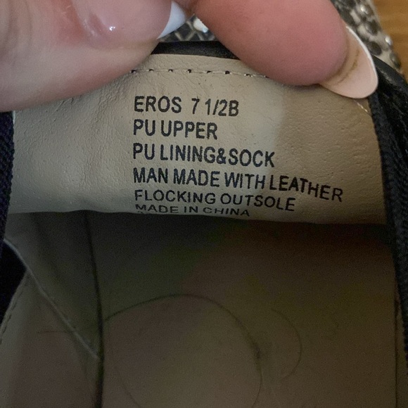 Steve Madden Women’s Snake Skin Studded Slip On Shoes Size 7.5 - Picture 6 of 8